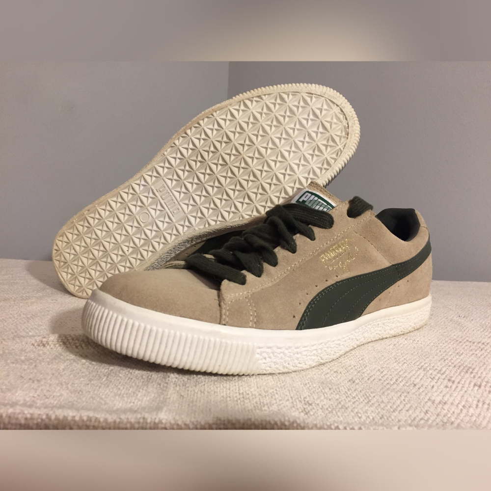 Puma Clyde Suede Shoes (Size 8)